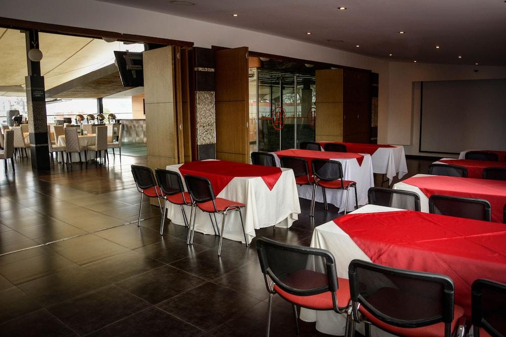 Zi One Luxury Hotel Pereira Luaran gambar